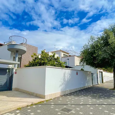 The Shabby House - Charming Seaside Retreat In Anzio, Steps From And Train Station Anzio