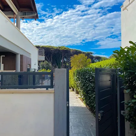 Apartment The Shabby House - Charming Seaside Retreat In Anzio, Steps From And Train Station