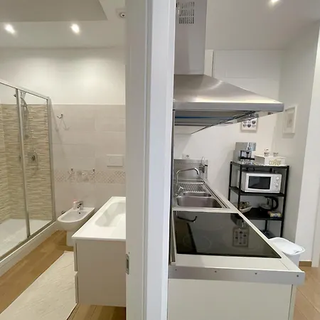 Apartment The Shabby House - Charming Seaside Retreat In Anzio, Steps From And Train Station *