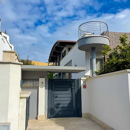 The Shabby House - Charming Seaside Retreat In Anzio, Steps From And Train Station *