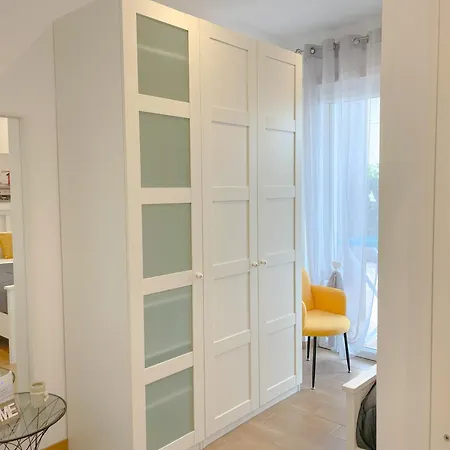 The Shabby House - Charming Seaside Retreat In Anzio, Steps From And Train Station Apartment