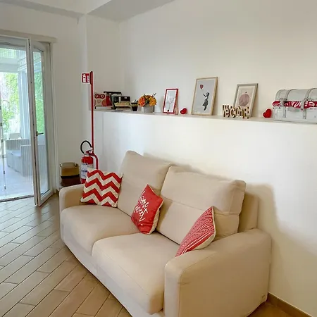The Shabby House - Charming Seaside Retreat In Anzio, Steps From And Train Station Apartment Anzio