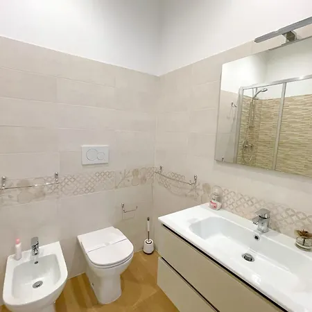 Apartment The Shabby House - Charming Seaside Retreat In Anzio, Steps From And Train Station Anzio