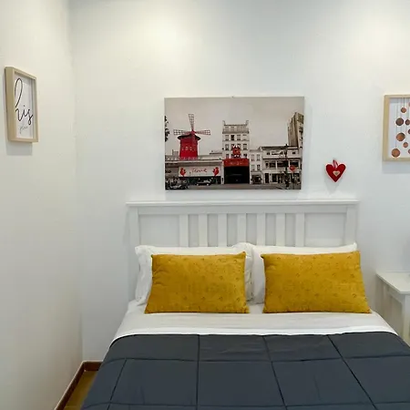 Apartment The Shabby House - Charming Seaside Retreat In Anzio, Steps From And Train Station