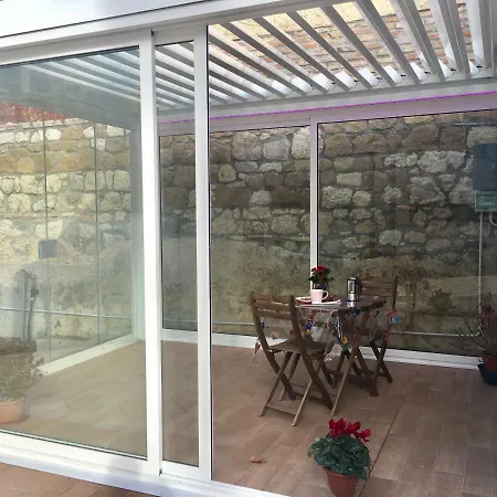 The Shabby House - Charming Seaside Retreat In Anzio, Steps From And Train Station