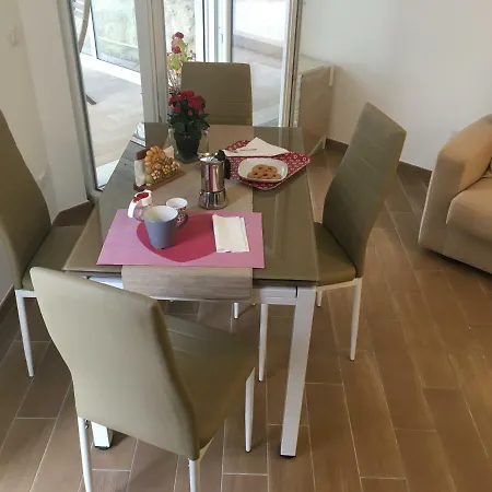 The Shabby House - Charming Seaside Retreat In Anzio, Steps From And Train Station Anzio