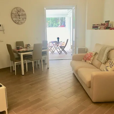 The Shabby House - Charming Seaside Retreat In Anzio, Steps From And Train Station *