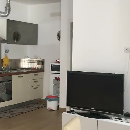 The Shabby House - Charming Seaside Retreat In Anzio, Steps From And Train Station * Anzio