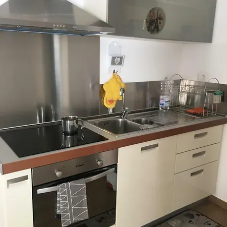 The Shabby House - Charming Seaside Retreat In Anzio, Steps From And Train Station Apartment