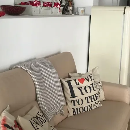 The Shabby House - Charming Seaside Retreat In Anzio, Steps From And Train Station *
