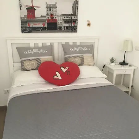 Apartment The Shabby House - Charming Seaside Retreat In Anzio, Steps From And Train Station Anzio