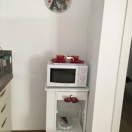 The Shabby House - Charming Seaside Retreat In Anzio, Steps From And Train Station Apartment Anzio