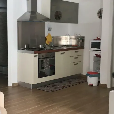 Apartment The Shabby House - Charming Seaside Retreat In Anzio, Steps From And Train Station
